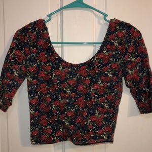 Quarter Length Sleeve Scoop Neck Crop Top